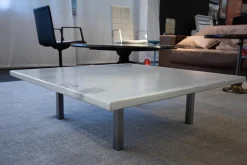 Couchtisch Table-Au Platte Hellgrau Gestell Silber