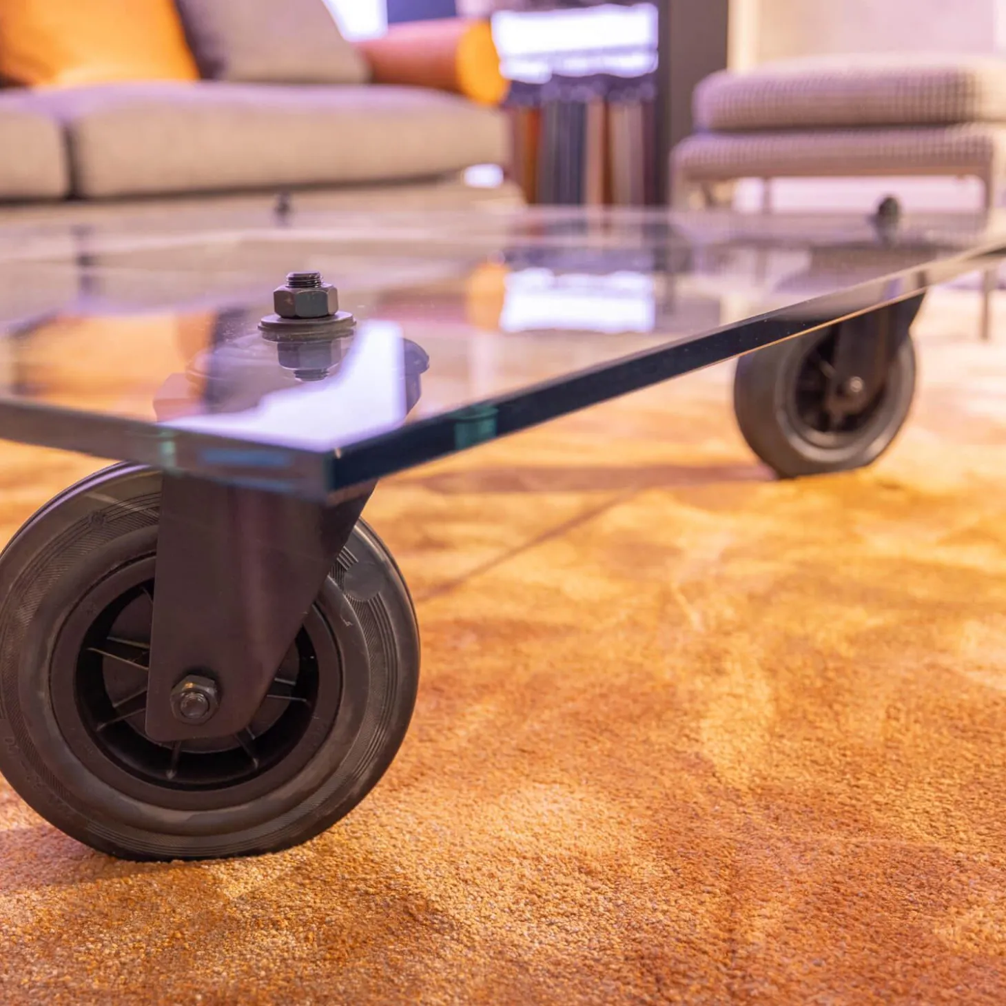 Couchtisch Tavola con Ruota Grande, Design Gea Aulenti 1980, geschliffenes Glas 15 mm, Gestell Rollen schwarz