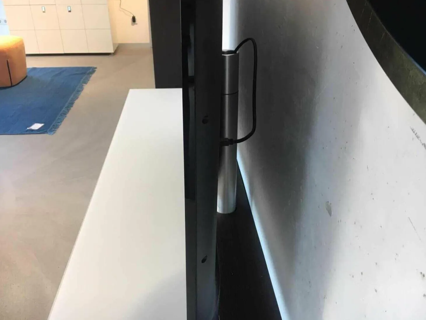 Dolby Surround Lowboard Ameno Glas Matt Weiß mit 2 Hängeelementen