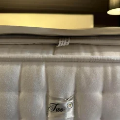 Doppelbett Basis Stoff 11-10318 Gr. 1 Füße QF10 71L Eiche Wenge Lackiert Mit Integrierter Unterfederung