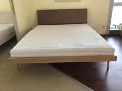 Doppelbett Fawn Eiche Massiv Weiß Geölt Kopfteil Bezug Leder ohne Lattenrost ohne Matratze