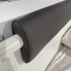 Doppelbett Multi Bed 4271 Lack Weiß Aufsatzpolster Leder 5126 Mocca Braun Mit Konsolen Und Beleuchtung Ohne Matratze Und Lattenrost