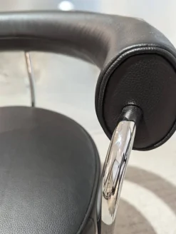 Drehsessel 7 Fauteuil Tournant Leder Schwarz Gestell Stahl Füße Kunststoff Schwarz Lackiert