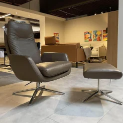 Drehsessel Cordia Bezug Leder Semi Nougat 280 4-Fuß Drehgestell Aluminium Poliert Mit Hocker