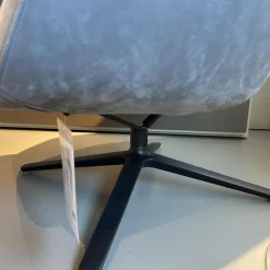 Drehsessel Cordia Hoch Leder 681 Graphit Grau Gestell Feinstruktur Schwarz Lackiert Mit Hocker