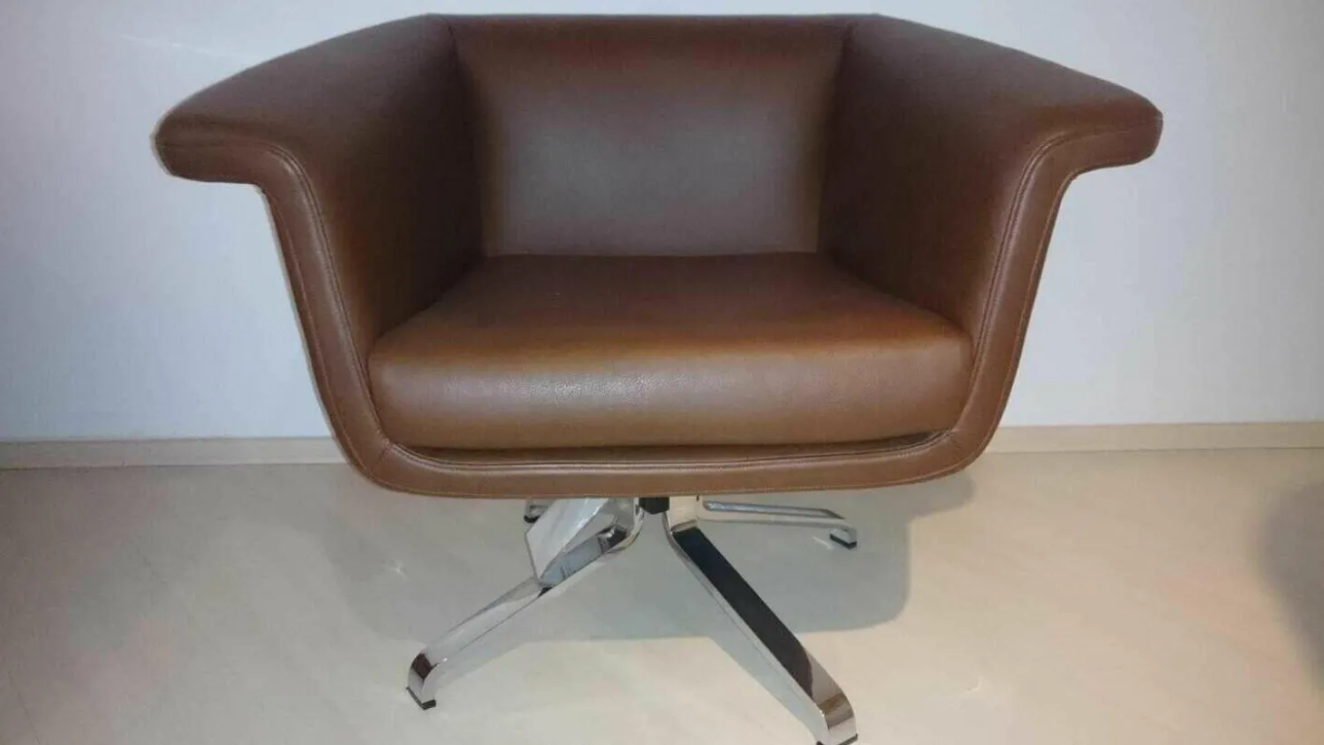 Drehsessel Falcon Leder 1 Kastanie Braun Gestell Verchromt