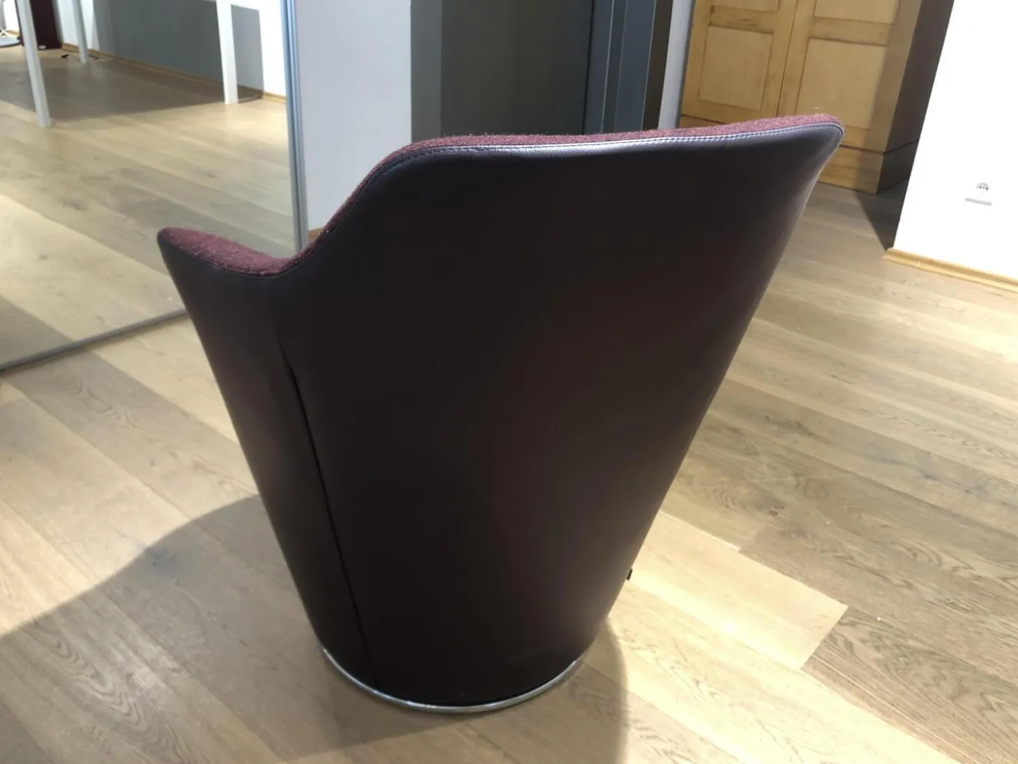 Drehsessel Flint Leder 359 Aubergine Stoff Divina Bordeaux