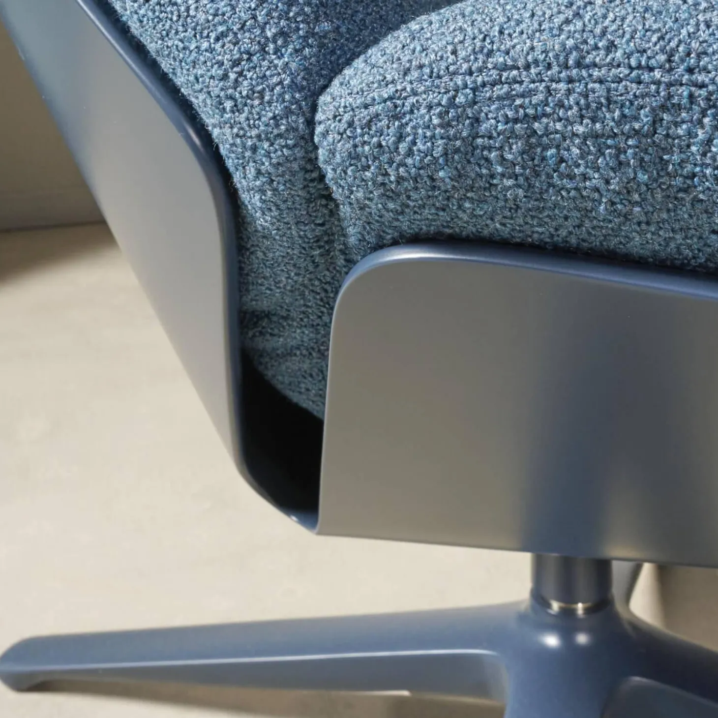 Drehsessel Shrimp Stoff 8214 Blau Petrol Gestell Und Schale Graublau Mit Hocker