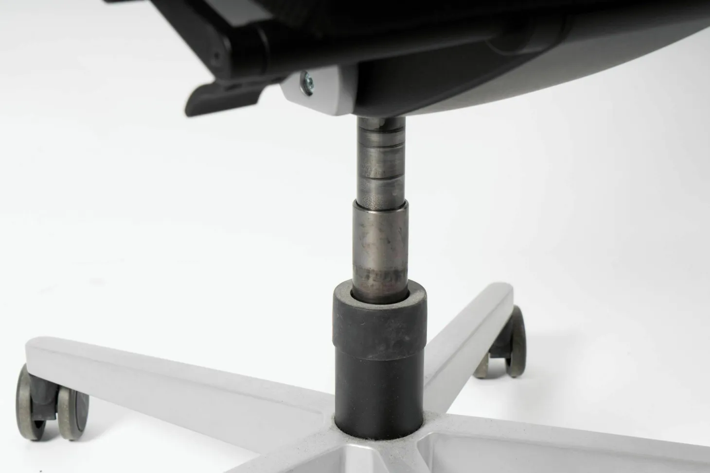 Drehstuhl Black Dot Net Stoff Gabriel Fame Schwarz Membranbespannung