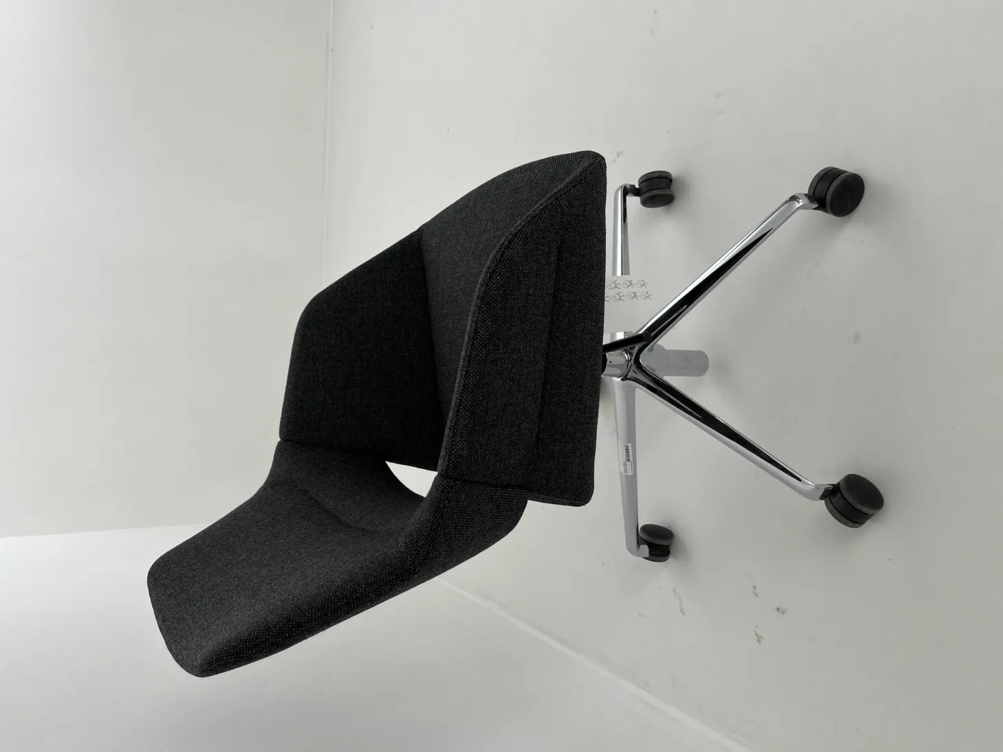 Drehstuhl OCCO Conference 224 63 Stoff 65 Re Wool 198 Schwarz Gestell Stahl Verchromt Mit Rollen Schwarz