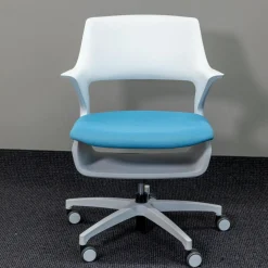 Drehstuhl Sharko Mit Ablage Unter Der Sitzfläche