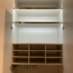 Drehtürenschrank 45201 Front Sandglas mit Siebdrucke Korpus Sandfarben 6 Türen und 2 Schubladen