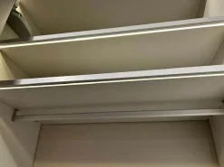 Drehtürenschrank Sonate R5 Lack Brillantgrau mit Beleuchtung