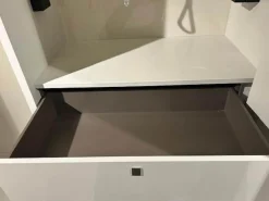 Drehtürenschrank Sonate R5 Lack Brillantgrau mit Beleuchtung