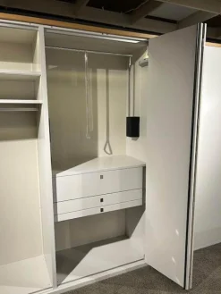 Drehtürenschrank Sonate R5 Lack Brillantgrau mit Beleuchtung