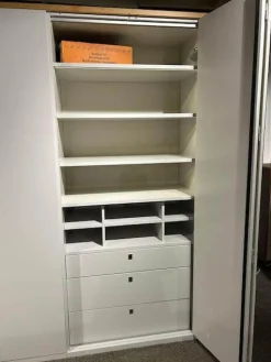 Drehtürenschrank Sonate R5 Lack Brillantgrau mit Beleuchtung