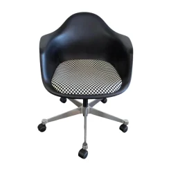 Eames Plastic Armchair PACC Sitzfläche Stoff Checker Schwarz Weiß Schale Kunststoff Gestell Aluminium Poliert Mit Rollen