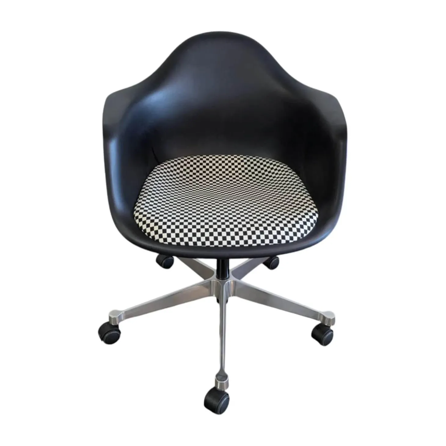 Eames Plastic Armchair PACC Sitzfläche Stoff Checker Schwarz Weiß Schale Kunststoff Gestell Aluminium Poliert Mit Rollen