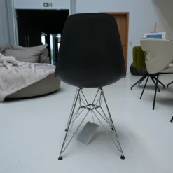 Eames Platic Sidechair DSR Drahtgestell Mit Verstrebungen Verchromt Sitzschalenfarbe Schwarz