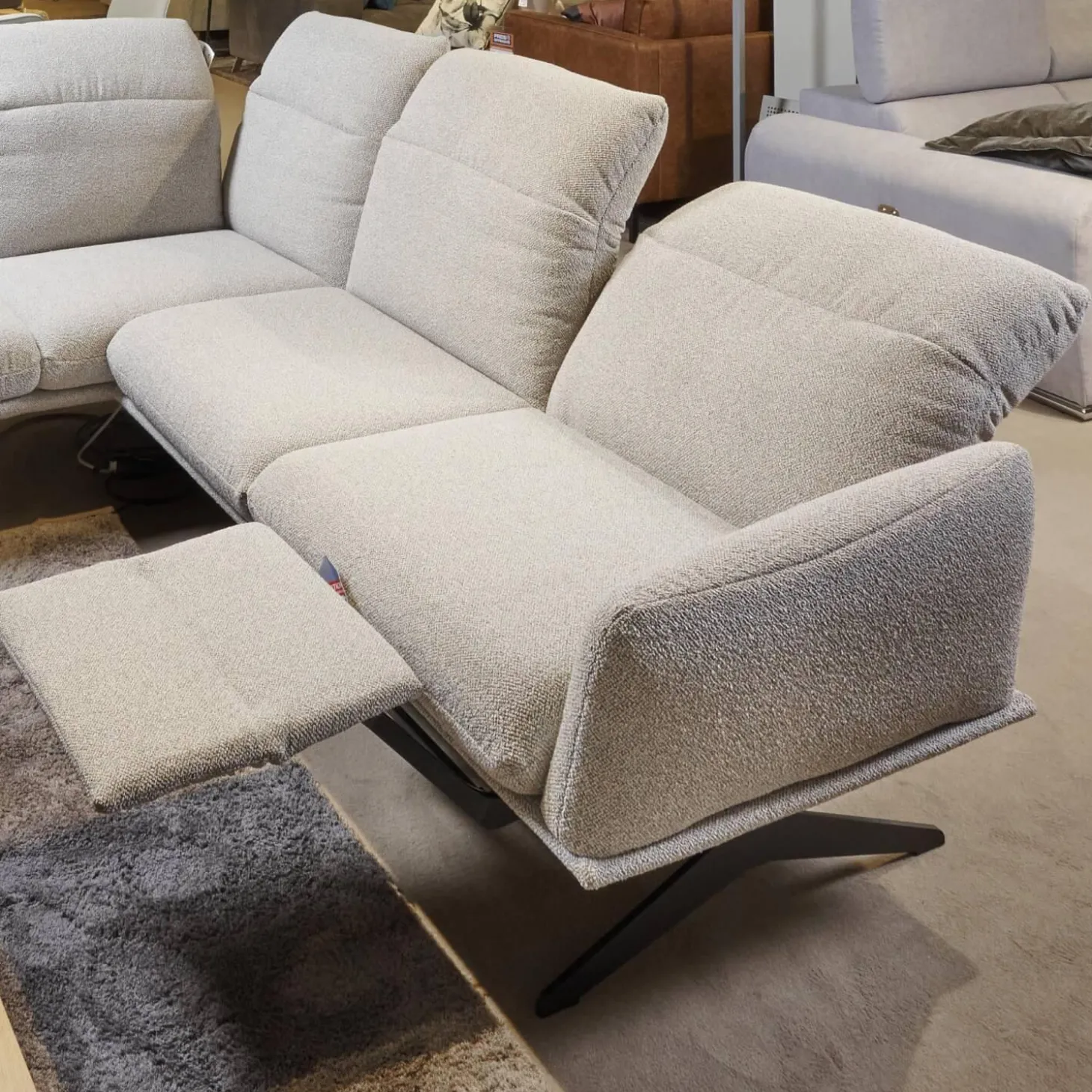 Eckgarnitur Calmo Bezug 13 Aquaclean Cosmo Kufe Schwarz Matt Inklusive Motorischer Fußstütze