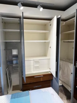 Eckschrank Aliga Front Und Korpus Lack Platingrau Grau Weiß Absetzung Kernnussbaum Inklusive Beleuchtung