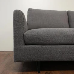 Ecksofa 134 In Stoff 6466 Mittel Grau Fußgestell In Stahl Kufe Quadratrohr Ral 9005 Tiefschwarz Matt