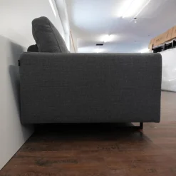 Ecksofa 134 In Stoff 6466 Mittel Grau Fußgestell In Stahl Kufe Quadratrohr Ral 9005 Tiefschwarz Matt