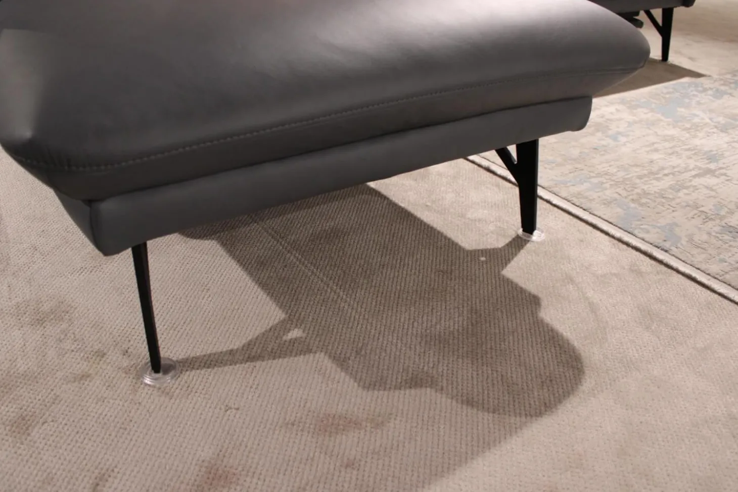 Ecksofa 1928 Leder 24 Longlife Aqua Grau mit Kopfstütze und 1 Nierenkissen