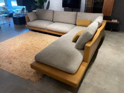 Ecksofa 60 Sina Korpus Leder 38 111 Ockerbraun Braun Sitz Stoff 26 383 Sandgelb Grau Gestell Schwarz