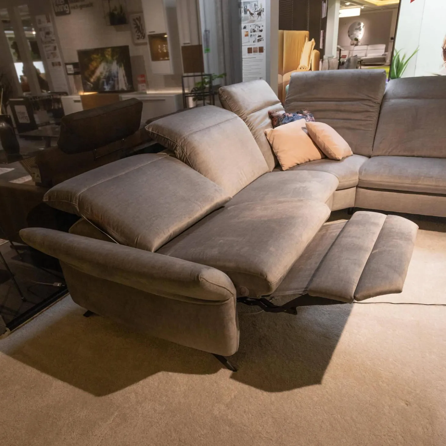 Ecksofa 4056 Stoff 22 Joyce Silver SP 19 Grau Metallfuß Schwarz Mit Kissen