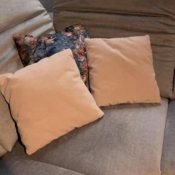 Ecksofa 4056 Stoff 22 Joyce Silver SP 19 Grau Metallfuß Schwarz Mit Kissen