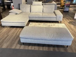 Ecksofa 16540 Valentinoo W60 22 Silbergrau Fuße FC3 Schwarz M99 Mit Sitztiefenverstellung Inklusive Hocker Und Kopfstütze