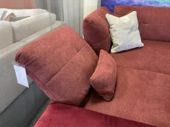 Ecksofa 80007 Webstoff Paris Chianti Rot Und Samtstoff Rivera Aubergine Violett Fuß Metall Schwarz Inklusive Hocker Und Verstellung
