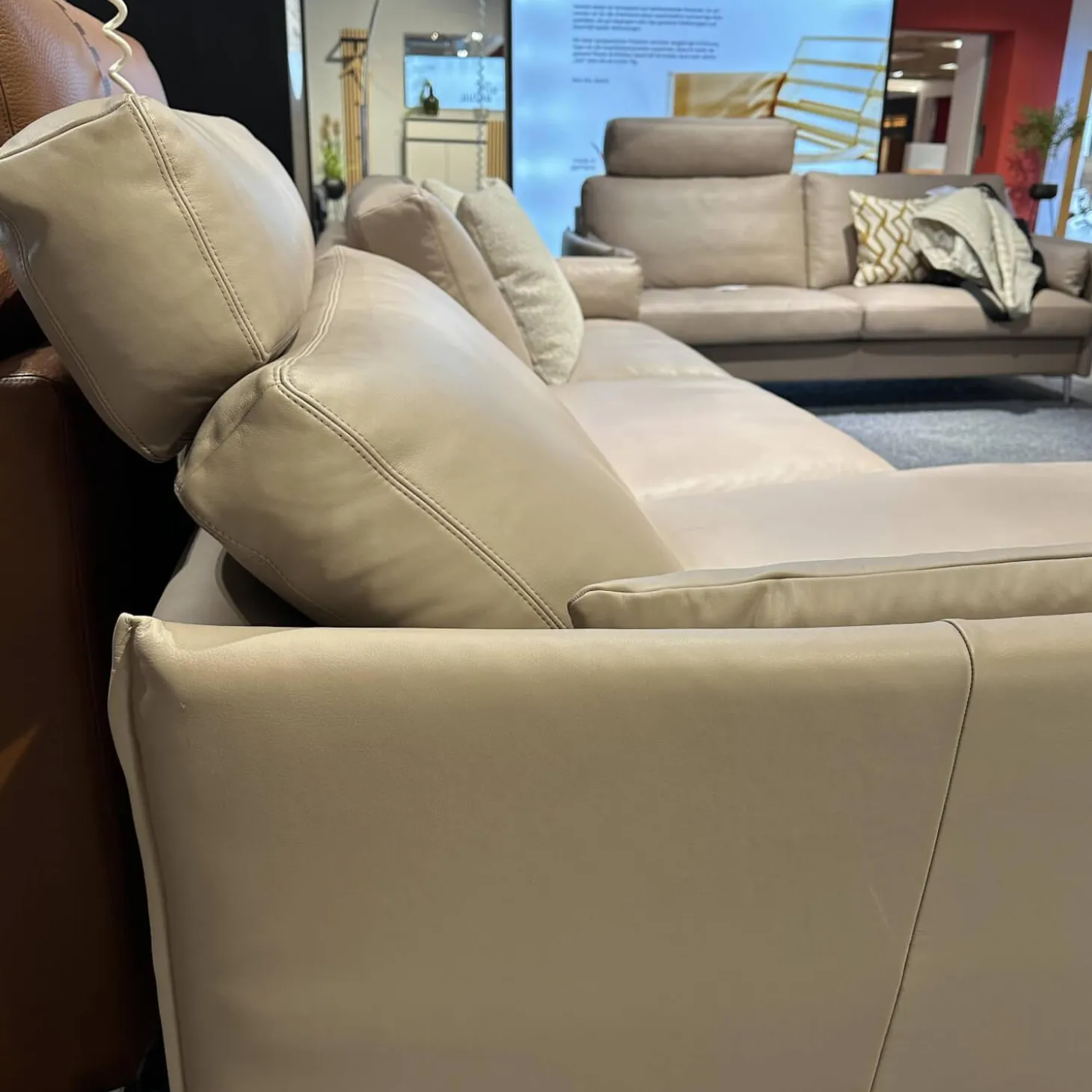 Ecksofa 05550001 XC Leder Touch J Stone Beige Fuß Aluminium