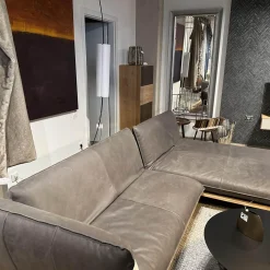 Ecksofa Akito Leder Oasis 2100 Elefant 63 Grau Plateau Wildeiche Öl Winkelstahlfuß Schwarz Pulverbeschichtet