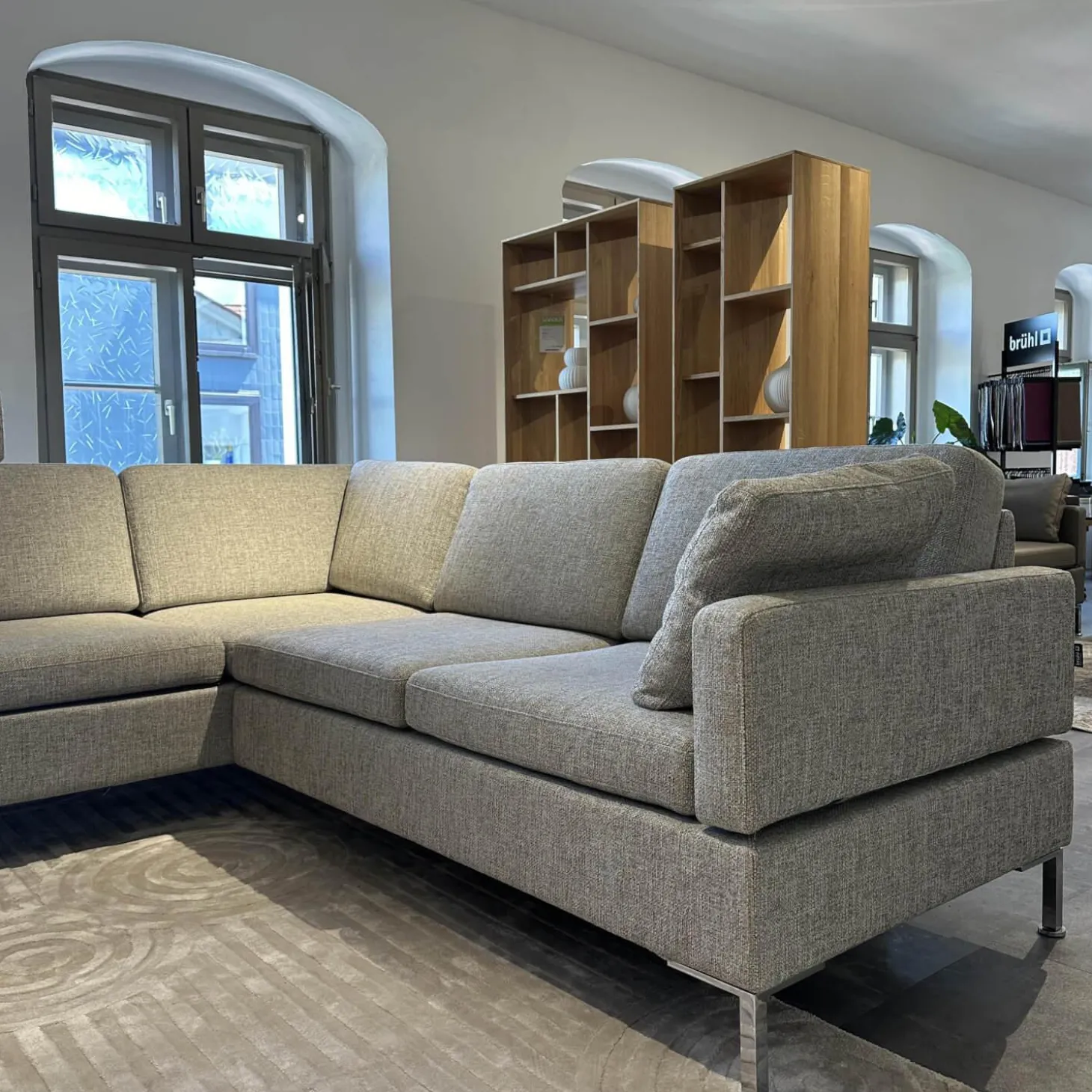 Ecksofa Alba Bezug Stoff 2480 45 Grau Abziehbar Winkelfuß Verchromt Glänzend Mit Klappbarem Armteil