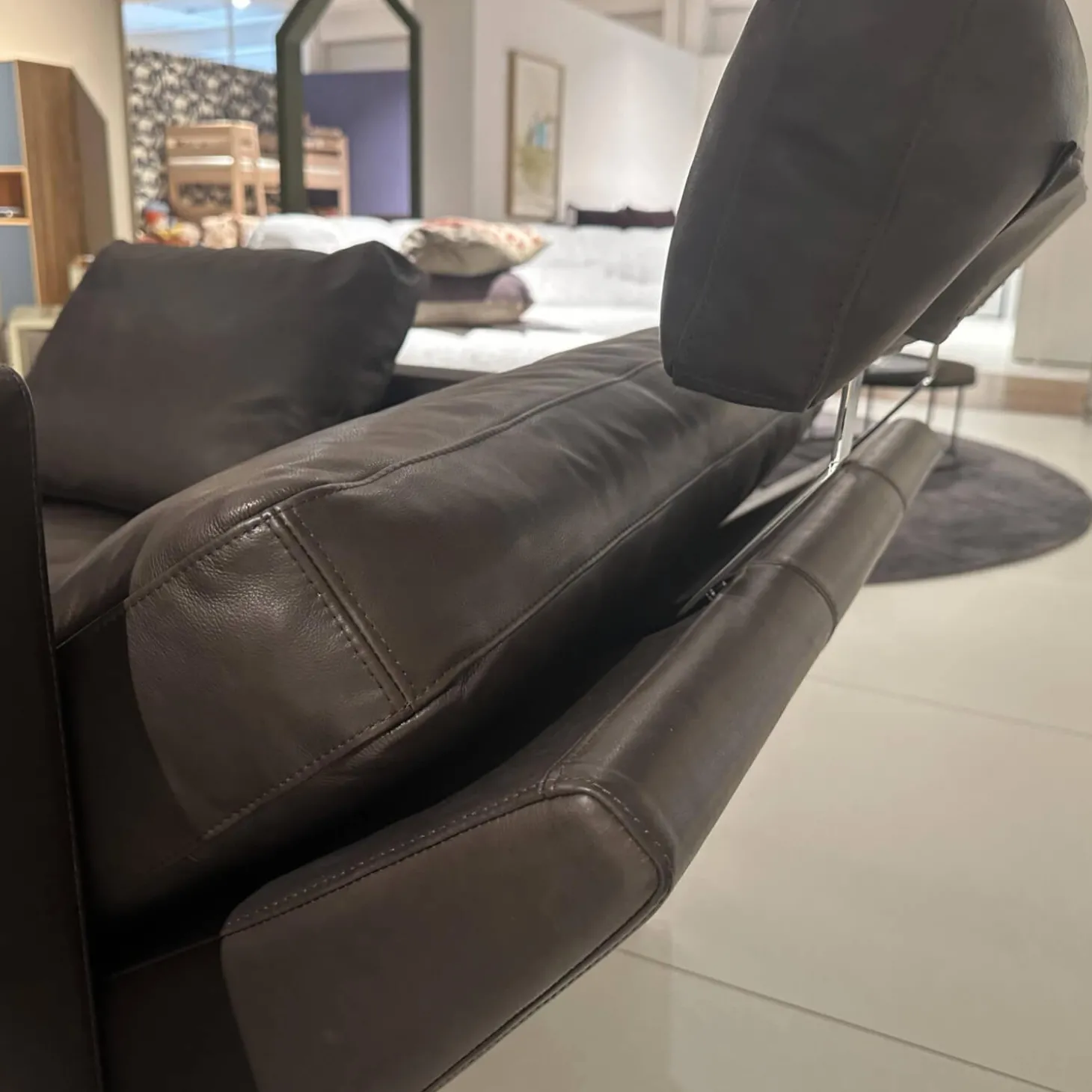 Ecksofa Alba System M Leder 5669 0020 Lama Braun Winkelfuß Verchromt Glänzend Mit Kopfstützenbügel