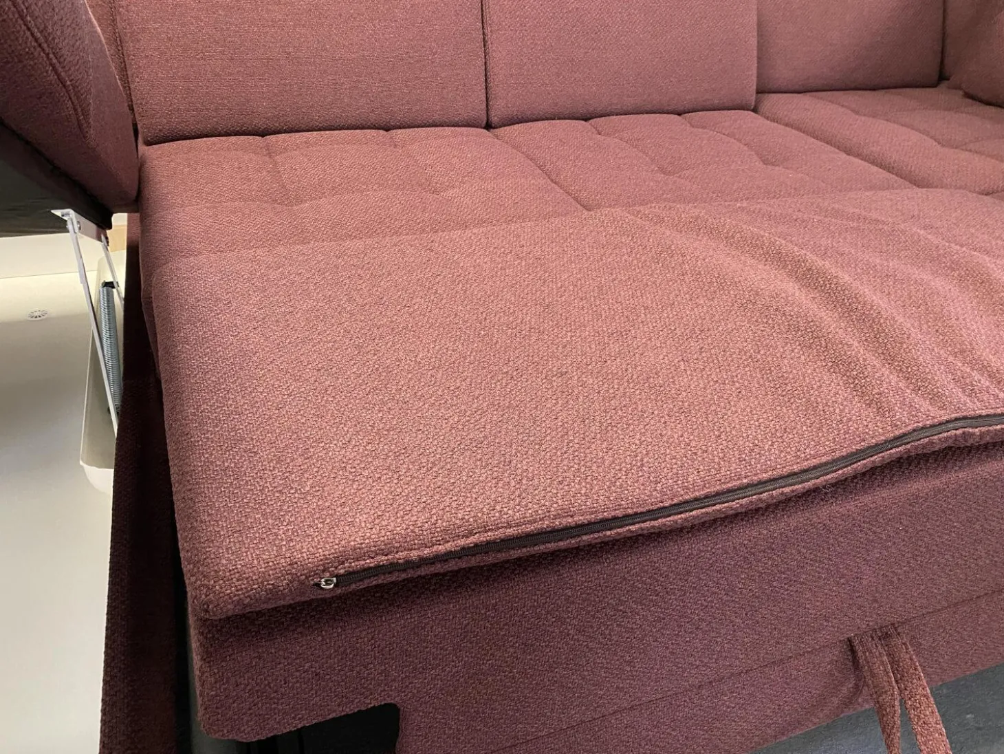 Ecksofa Alicante Stoff Portofino Bordeaux Rot Füße Metall Chrom Mit Schlaffunktion Und Nierenkissen