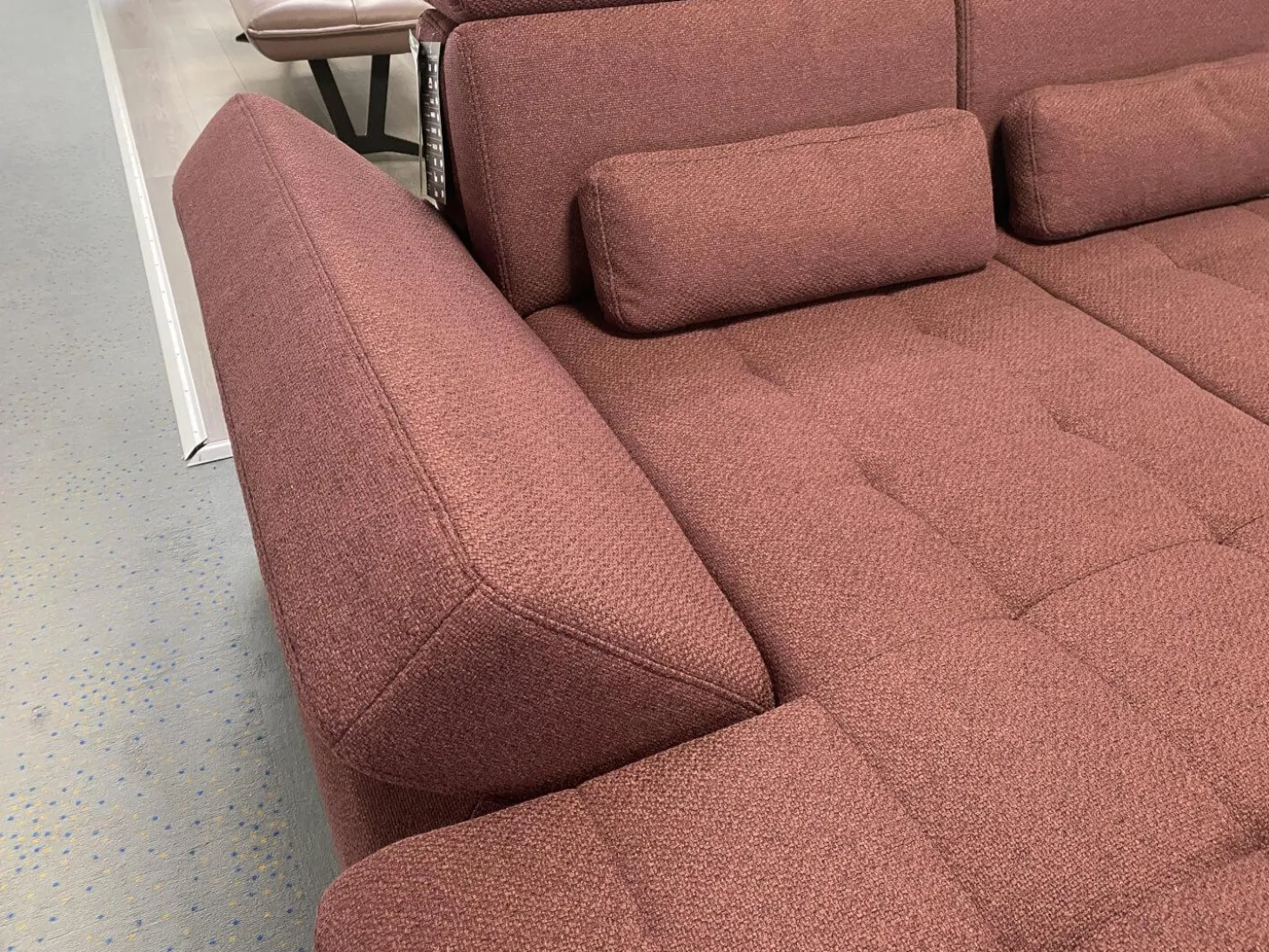 Ecksofa Alicante Stoff Portofino Bordeaux Rot Füße Metall Chrom Mit Schlaffunktion Und Nierenkissen