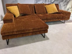 Ecksofa Amber Stoff 44 0050 Orange Füße Verchromt mit 5 Kissen