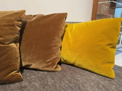 Ecksofa Aoyama Stoff 4401 0205 Grau Gestell Metall Schwarz Pulverbeschichtet Inklusive Hocker Und 5 Kissen