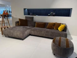 Ecksofa Aoyama Stoff 4401 0205 Grau Gestell Metall Schwarz Pulverbeschichtet Inklusive Hocker Und 5 Kissen