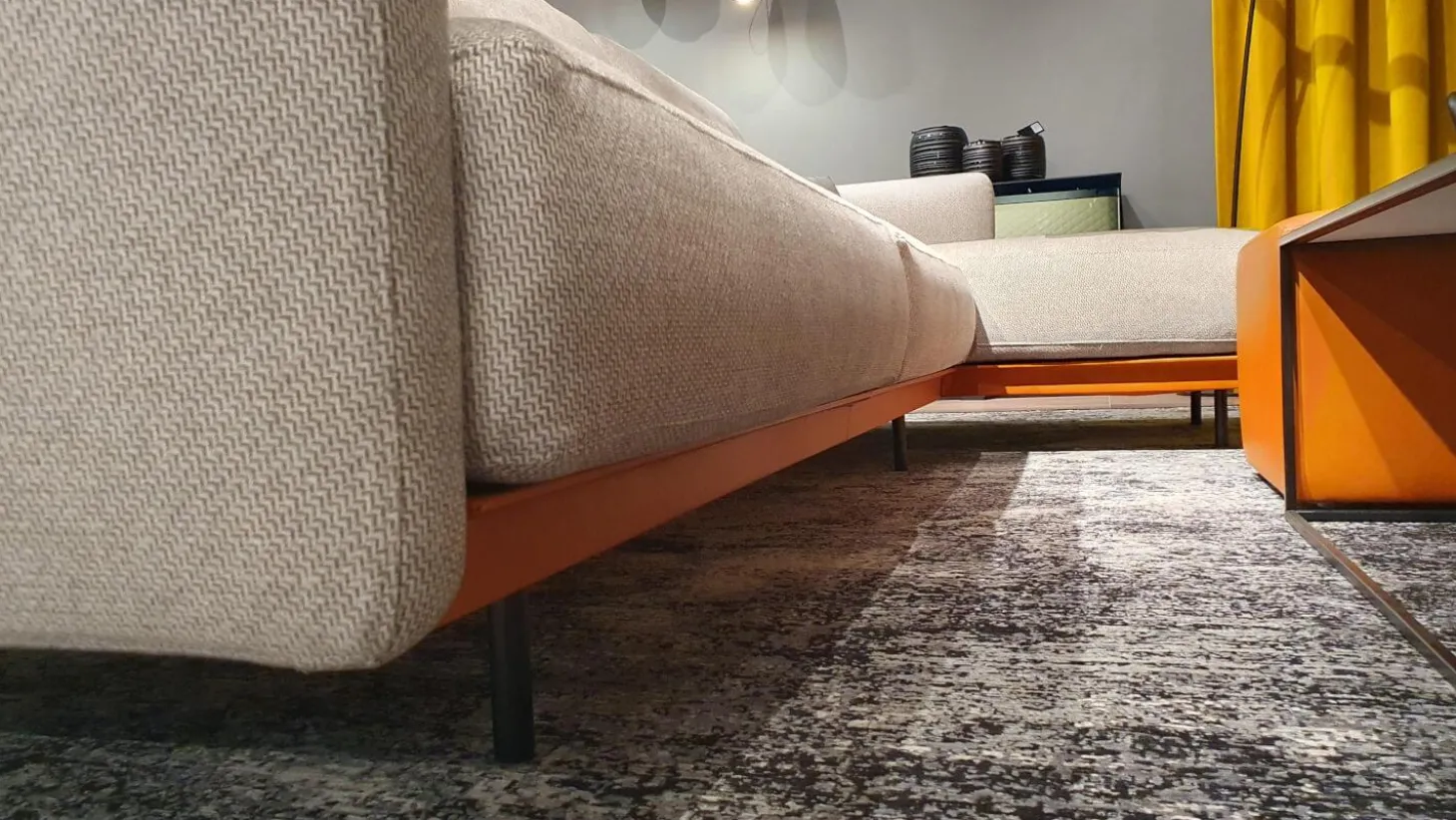 Ecksofa Arloth High Bezug Stoff Plaza 003 Beige Grau Gestell Leder Braun Orange Füße Schwarz Metall Inklusive Poufs Und Couchtische