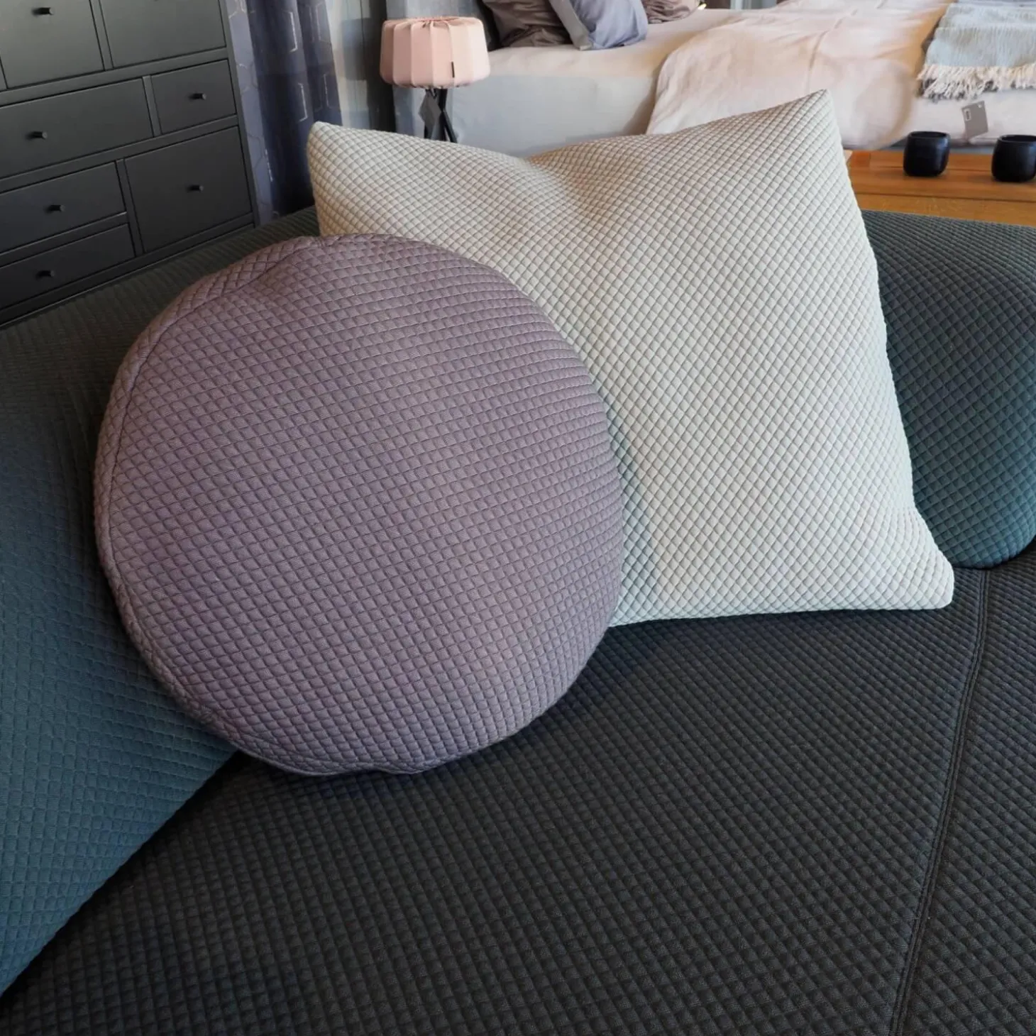 Ecksofa Aztec 2,5-Sitzer Stoff Kvadrat Mosaic 972 Blaugrün