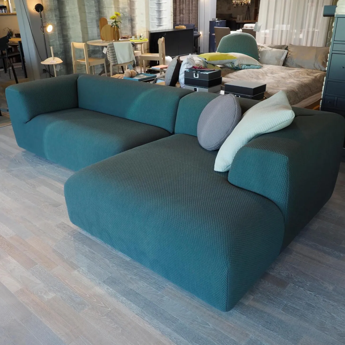 Ecksofa Aztec 2,5-Sitzer Stoff Kvadrat Mosaic 972 Blaugrün