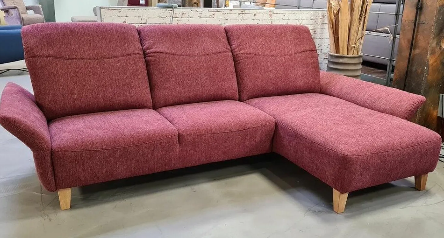 Ecksofa BelAmi Stoff Lugo 31 Marsala Rot Füße Eiche Geölt