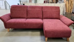 Ecksofa BelAmi Stoff Lugo 31 Marsala Rot Füße Eiche Geölt