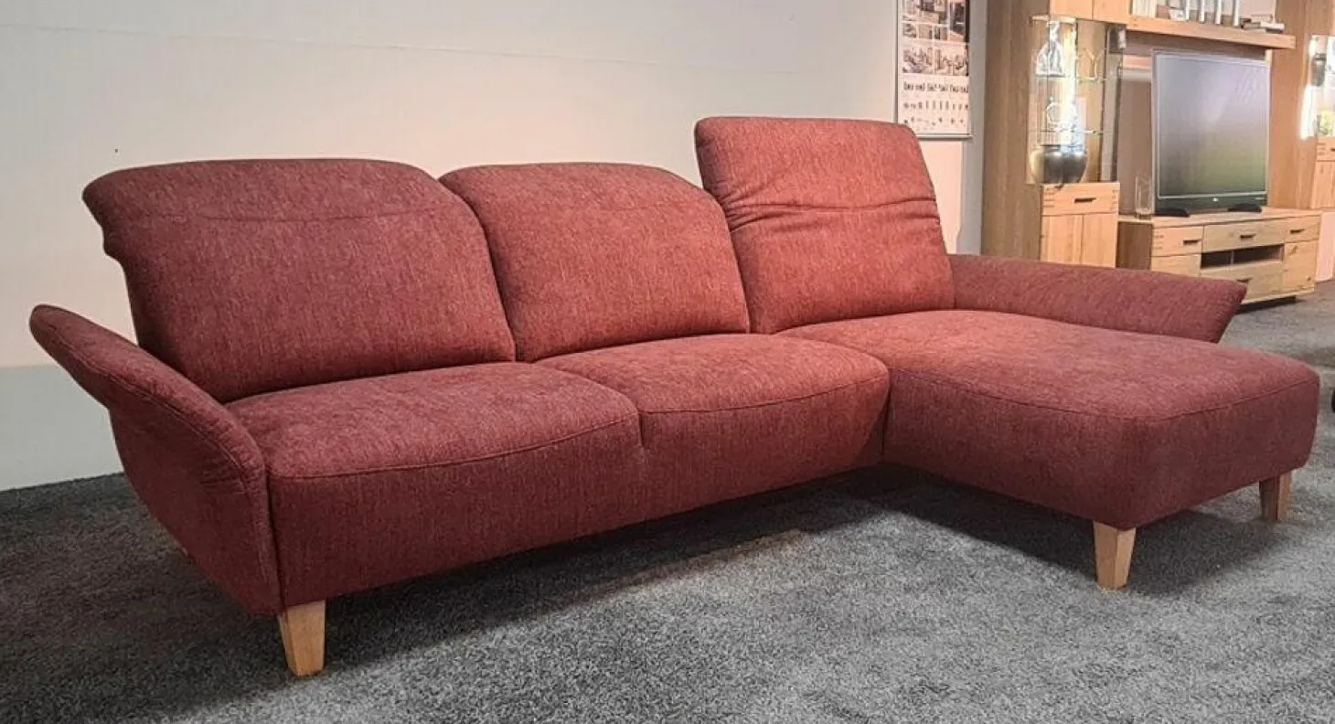 Ecksofa BelAmi Stoff Lugo 31 Marsala Rot Füße Eiche Geölt