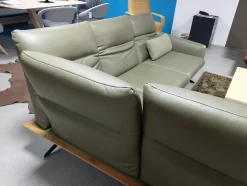 Ecksofa Calmo 1 Leder B Bonito Canna Grün Massivholzrahmen Wildeiche Gestell Metallkufe Schwarz Pulverbeschichtet