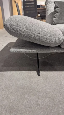 Ecksofa Calmo Stoff 13 Cosmo 97 Grau Metallkufen Schwarz Matt Mit Fußteilverstellung Und Kopfteilverstellung Inklusive 3 Kissen